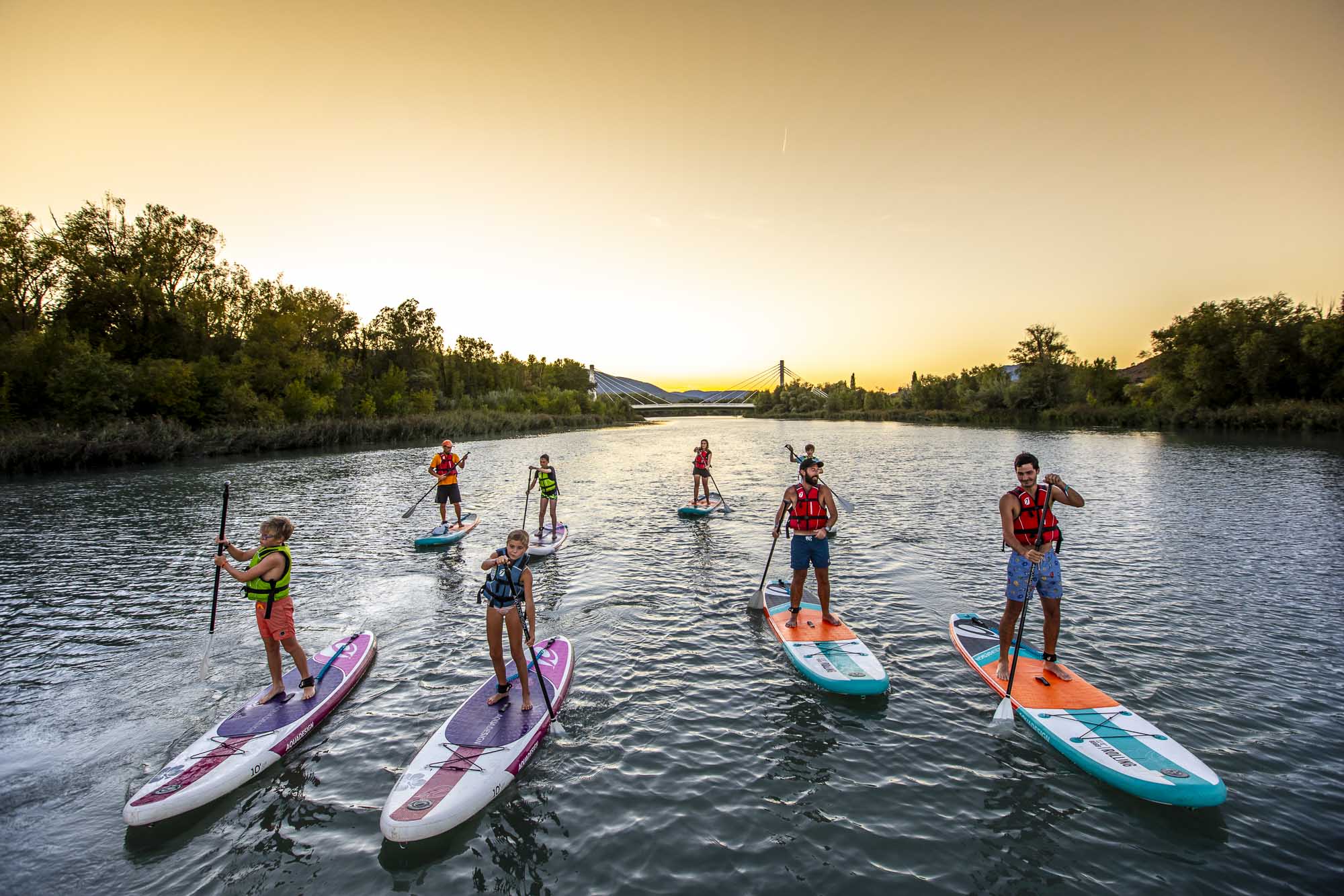 Shooting paddle au coucher du soleil sur la Durance avec le Camping Hippocampe.